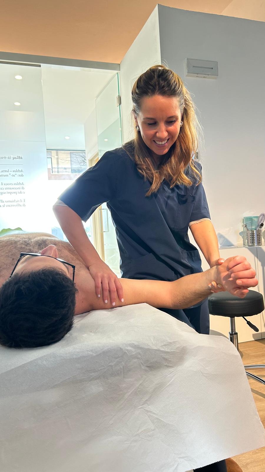SEDUTA DI FISIOTERAPIA specialistica per il distretto SPALLA/GOMITO - Elena Benedettini